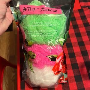 NIP Betsey Johnson shower puffs